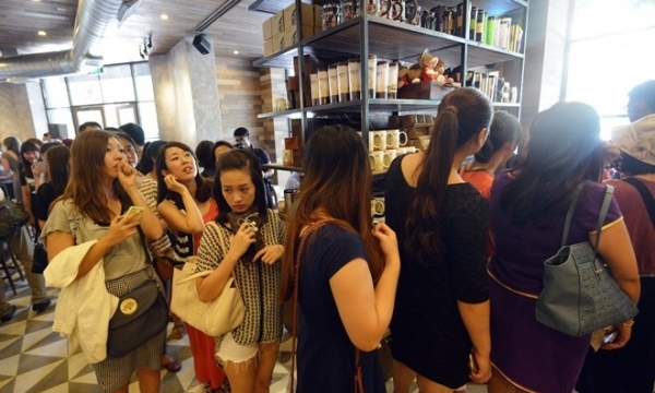  Khi giới trẻ Việt 'mất ăn mất ngủ' vì Zara, Starbucks